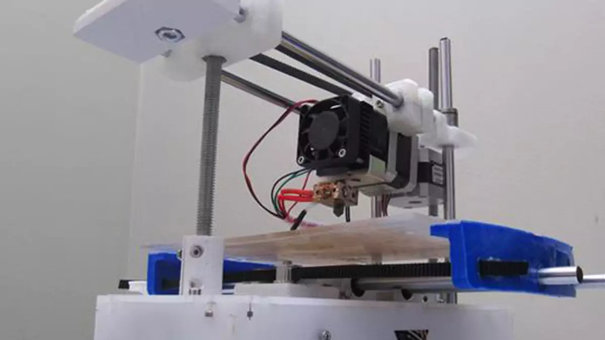 Nastolatek pokazuje jak zbudować drukarkę 3D za 200 dolarów