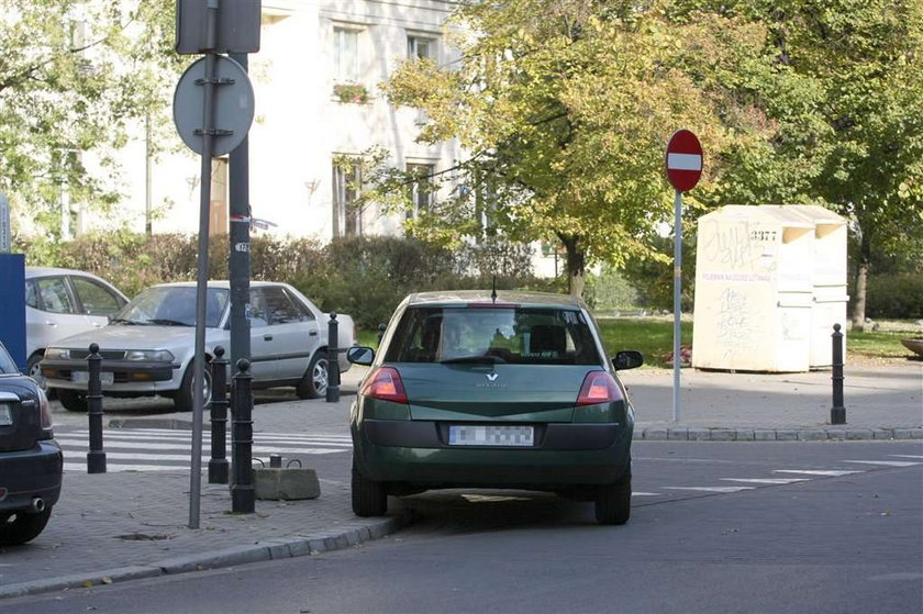 Tyszkiewicz. Taaaka dama, a tak źle parkuje! ZOBACZ