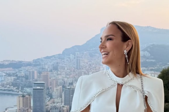 VASKRS U MONTE KARLU, NA STOLU I ZLATNI ZEČEVI Marijana Mateus se pored mora baškari za praznik: Slikala i dekoraciju koja obara sa nogu (FOTO)