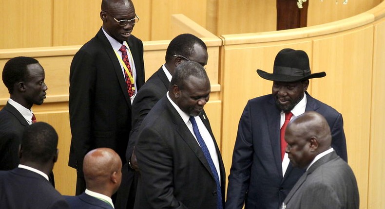 South Sudan's rebel leader Riek Machar (C) shakes hand with South Sudan's President Salva Kiir (black hat) during a peace signing attended by leaders from the region in Ethiopia's capital Addis Ababa, August 17, 2015. REUTERS/Tiksa Negeri