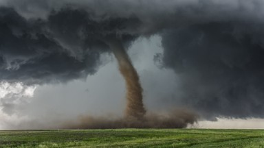 W USA tornada zrywają dachy, równają z ziemią domy