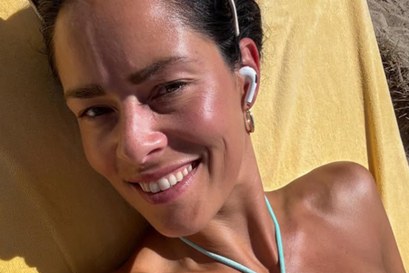 (FOTO) ANA IVANOVIĆ NAULJENA I PREPLANULA Skinula se u bikini i pokazala mi&scaron;ićavo telo - uživa na plaži, čista egzotika