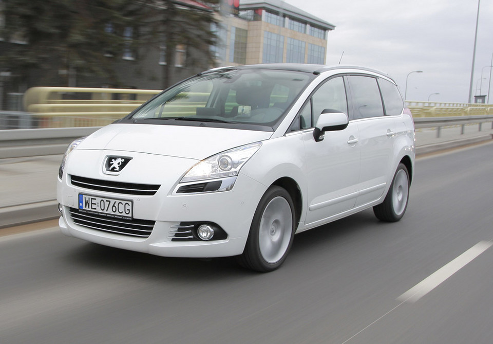 Peugeot 5008 2.0 HDI moda kontra praktyczność