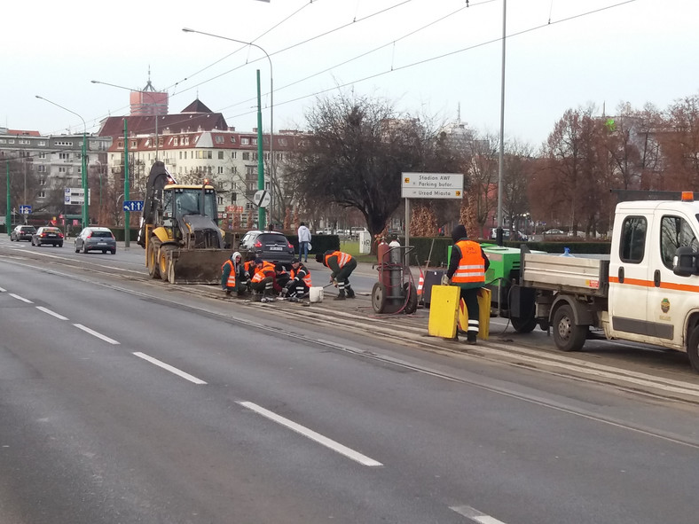 Trwają prace naprawcze na torowisku