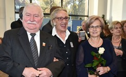 Dyplom z podpisami przywódców UE jako urodzinowy prezent dla Wałęsy. Zabrakło życzeń od jednego