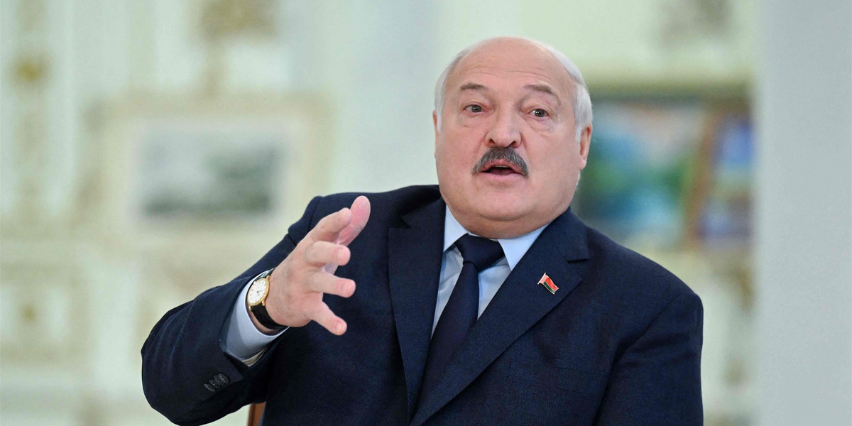 Aleksander Łukaszenko symuluje chorobę?
