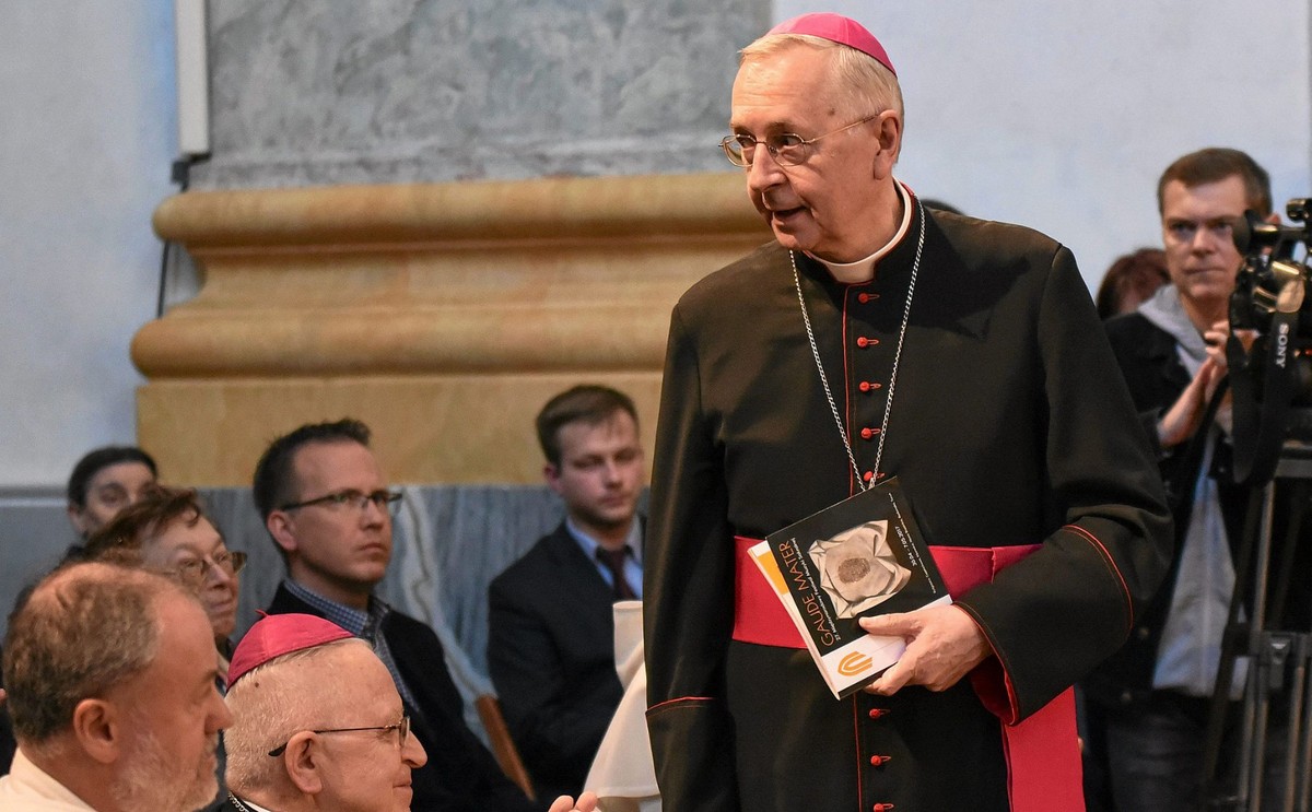 Apb Gądecki: Przeniesienie lekcji do parafii byłoby trudne. Musimy docenić dwie godziny religii w szkole