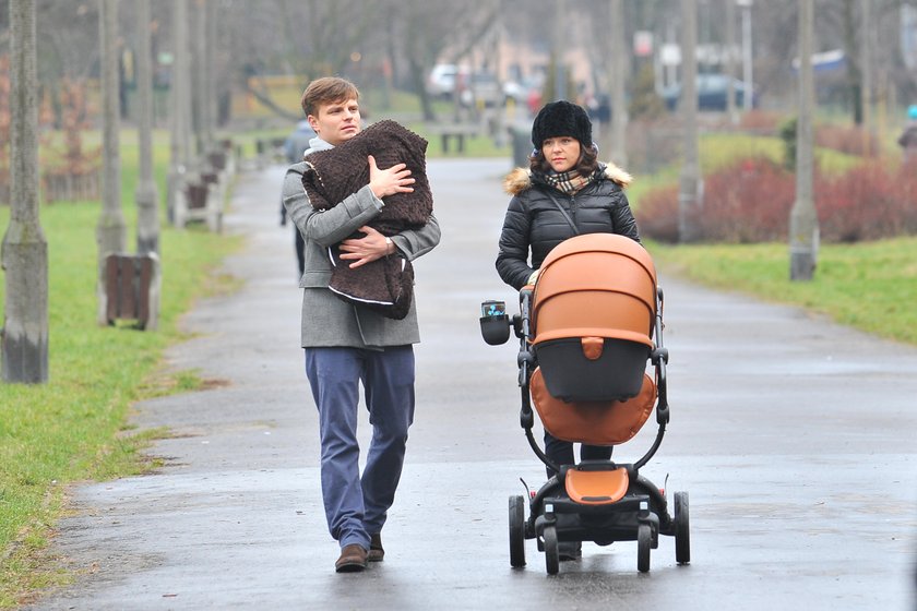 Kasia Cichopek i Marcin Hakiel z córeczką Hanią