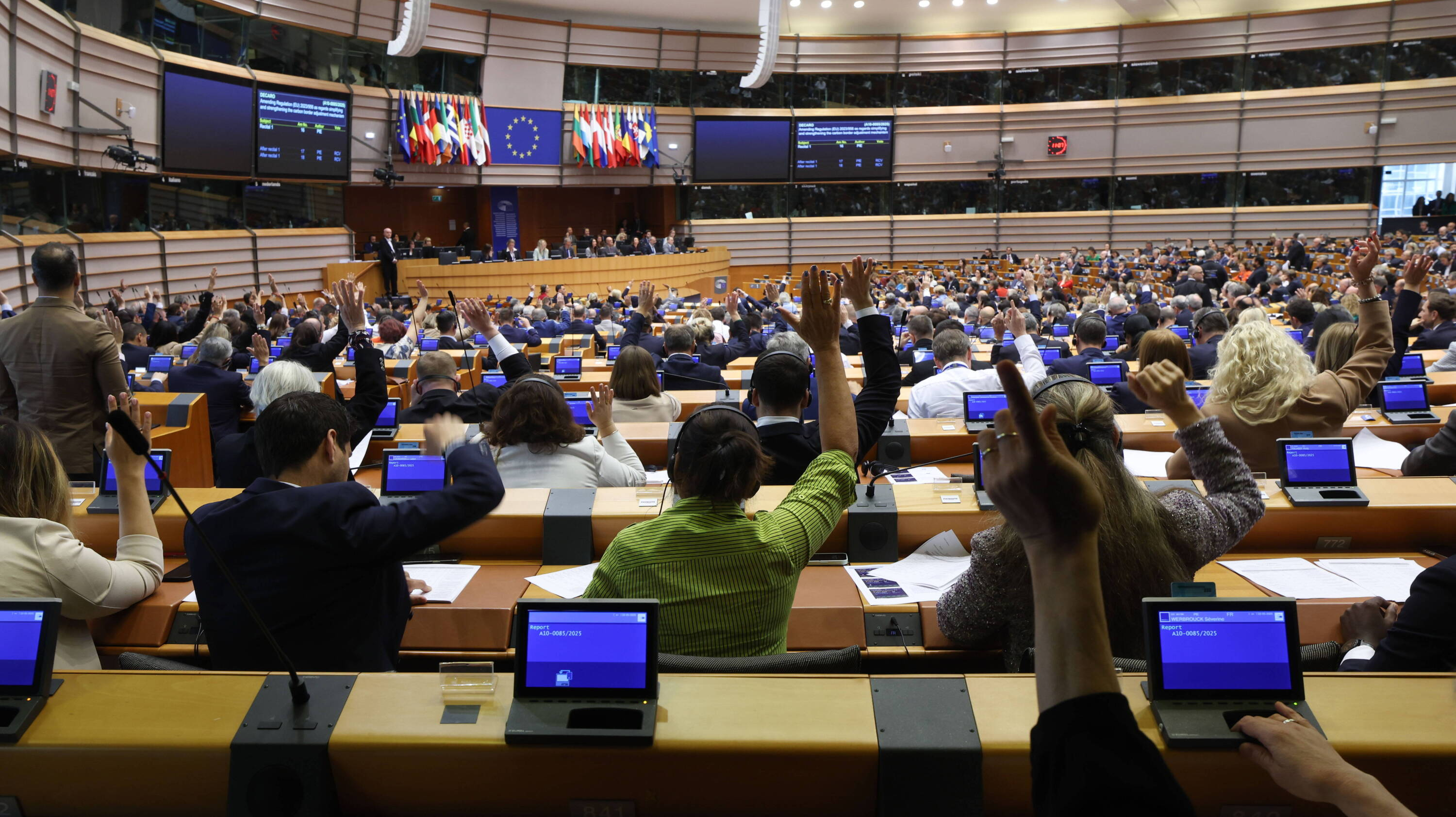 Wotum nieufności wobec KE: PiS podpisał wniosek w PE