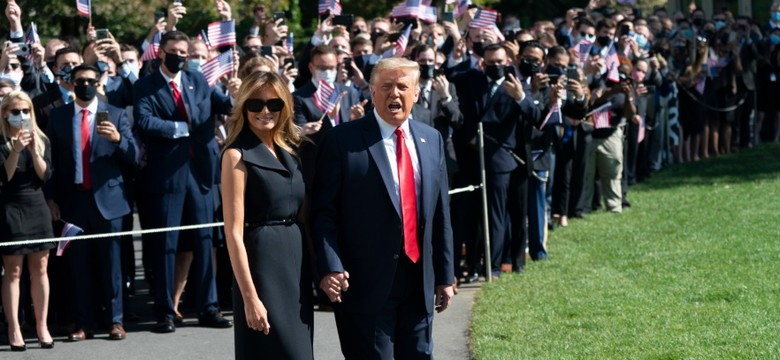 "Niech zdejmie te buty, to zobaczymy..." Internauci znowu hejtują Melanię Trump. FOTO