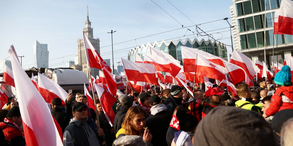 Marsz Niepodległości w Warszawie 11.11.2021 r. Stołeczny ratusz podliczył koszty. 