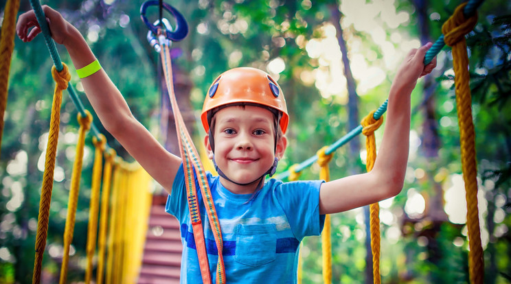 Minden gyermek 
szeretné kipróbálni 
az erejét, az 
ügyességét, és 
persze izgalmakra 
vágyik/Fotó:Thinkstock
