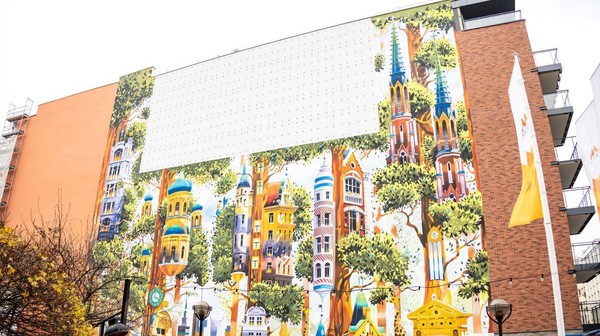 Praga-Północ powoli staje się popularnym centrum życia artystycznego. Mural Brzozowskiego jest kolejnym krokiem w jej metamorfozie.