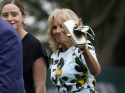 Cytrynoszał: BARDZO wyraziste printy na sukience 70-letniej Jill Biden. Przesadziła?