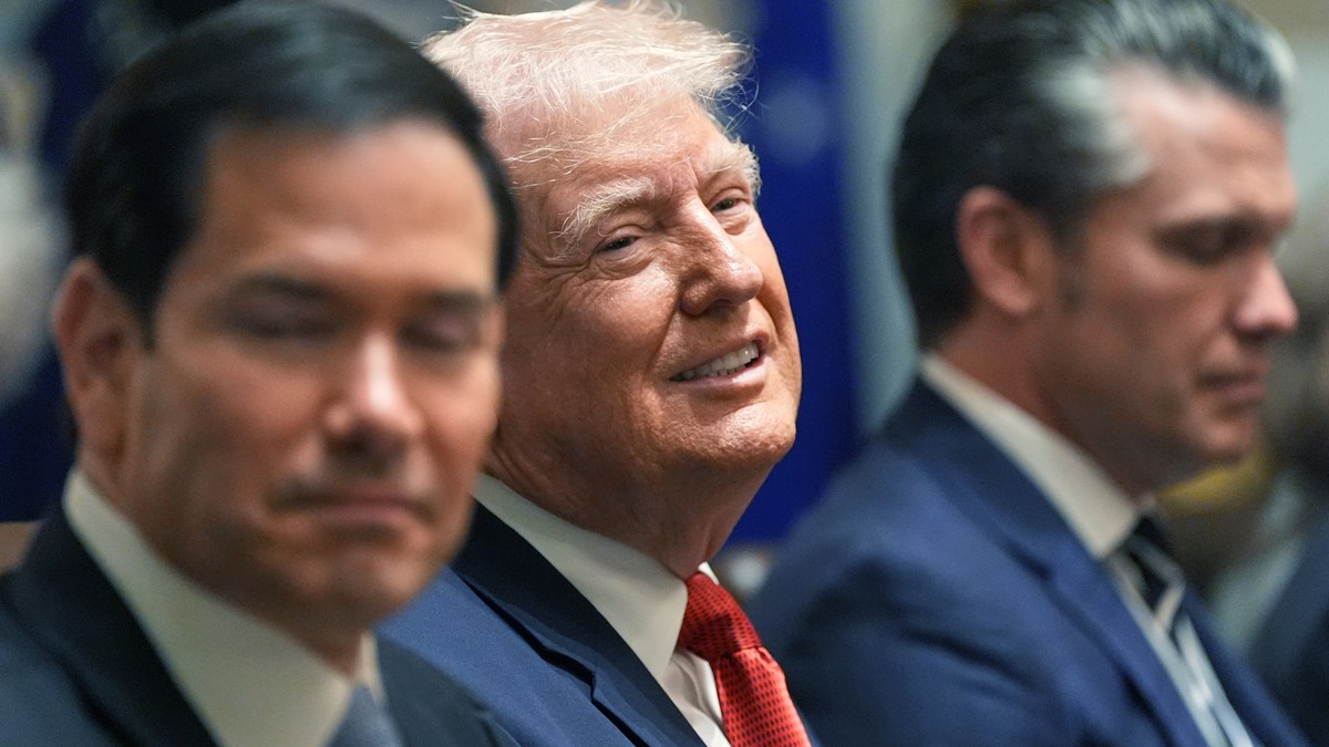 Donald Tramp na sastanku kabineta u Beloj kući