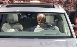 Szef Mercedesa przyłapany przez... Volkswagena. Wpadł na gorącym uczynku [Zobacz foto]