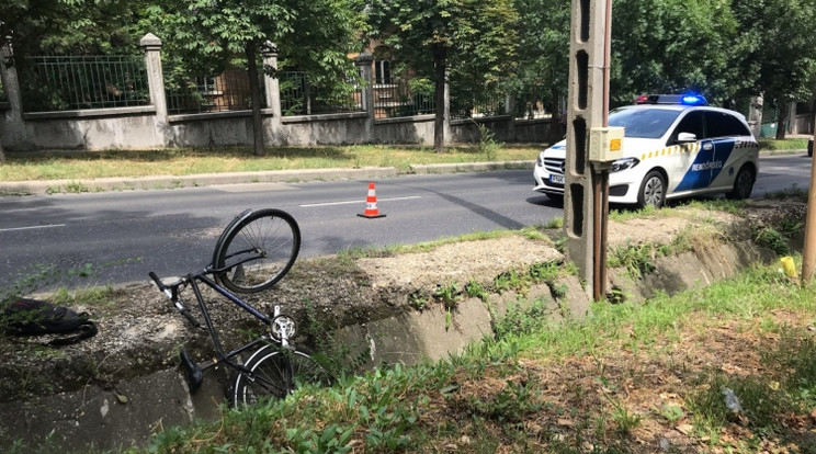 A helyszínen meghalt a kerékpáros / Fotó: police.hu