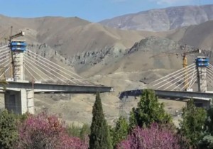 Posledice udara na most u gradu Karadžu u Iranu | Foto: X/Mamlekate