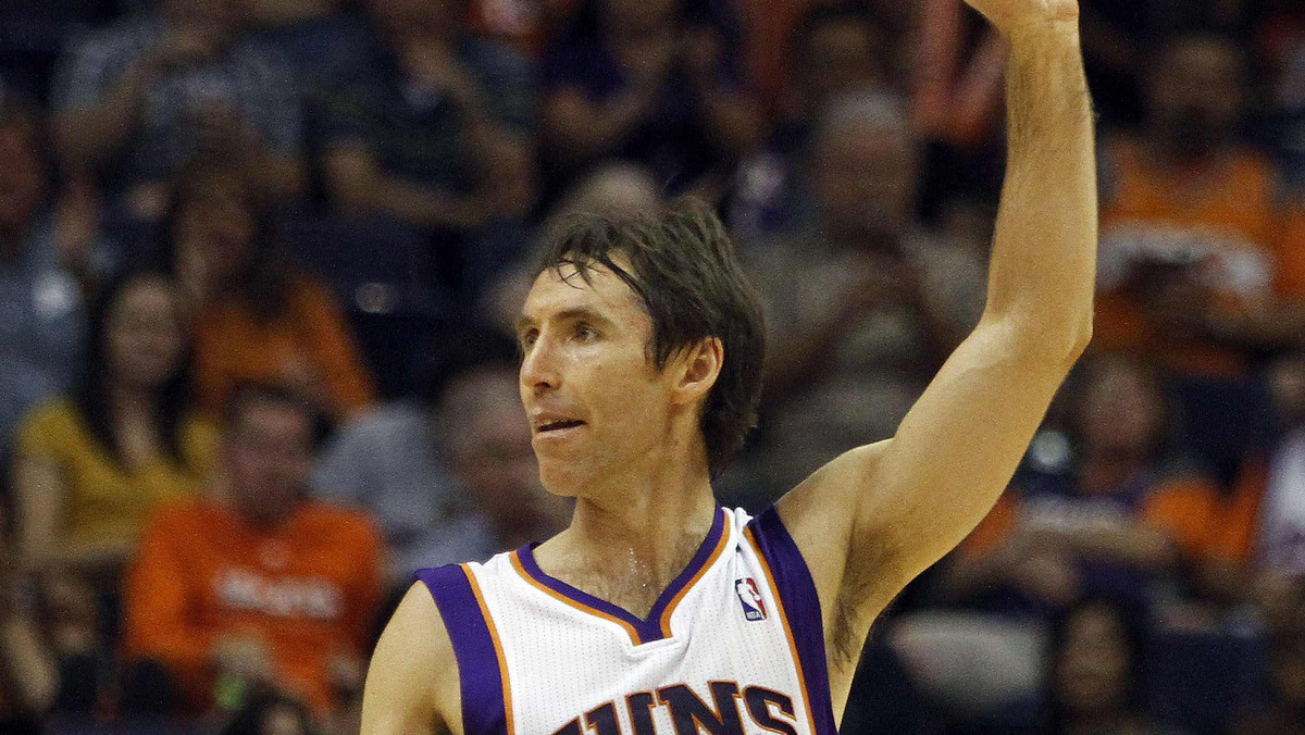 Los Angeles Lakers i Phoenix Suns osiągnęły porozumienie zgodnie z którym do drużyny Jeziorowców trafi jeden z najlepszych rozgrywających koszykarskiej ligi NBA Steve Nash. Drużyna z Arizony otrzyma w zamian cztery wybory w drafcie w nadchodzących latach.