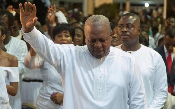 John Mahama praying