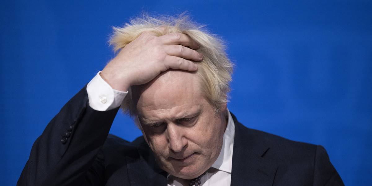 Premier Boris Johnson ogłosił w sobotę wieczorem znaczne zaostrzenie restrykcji dla podróżujących do Wielkiej Brytanii.