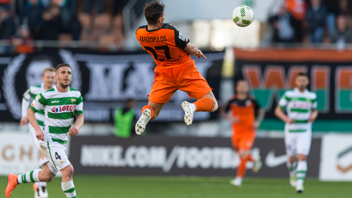 Zagłębie Lubin przegrało na własnym boisku z Lechią Gdańsk 1:2 (0:1) w meczu 31. kolejki Ekstraklasy w grupie mistrzowskiej. Gospodarze nie wykorzystali szansy na awans na podium i ciągle tracą do trzeciej Pogoni Szczecin jeden punkt. Gdańszczanie mają już 22 "oczka" na swoim koncie i są o dwa od miejsca, które daje grę w eliminacjach Ligi Europy.