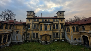 Opuszczony pałac Potockich w Krzeszowicach k. Krakowa
