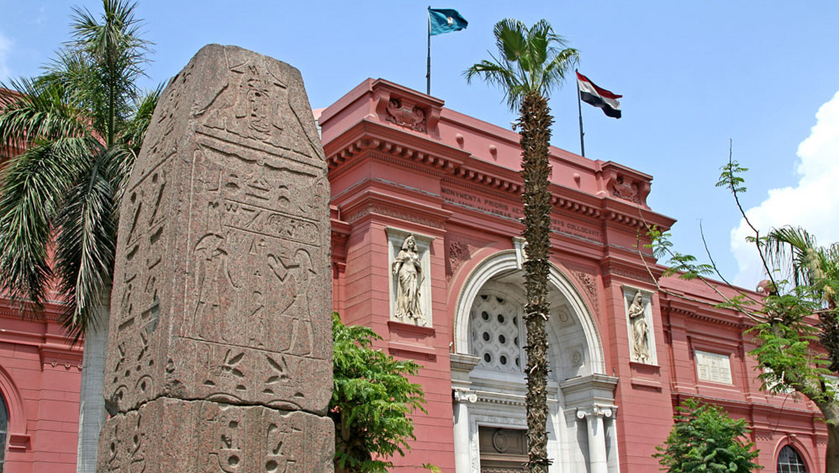 Egipt domaga się od Wielkiej Brytanii zwrotu słynnego kamienia z Rosetty, który przyczynił się do rozwiązania zagadki hieroglifów. Zabiega o to doktor Zahi Hawass, największy egipski ekspert od starożytności, który przybył do Londynu na początku grudnia.