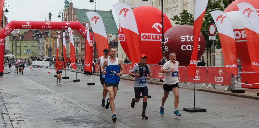 Dziennikarz Faktu pobiegł w największym maratonie świata ery pandemii. Bieg pod specjalnym nadzorem