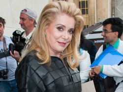 Klasa sama w sobie: 70-letnia I dama francuskiego kina zachwyca