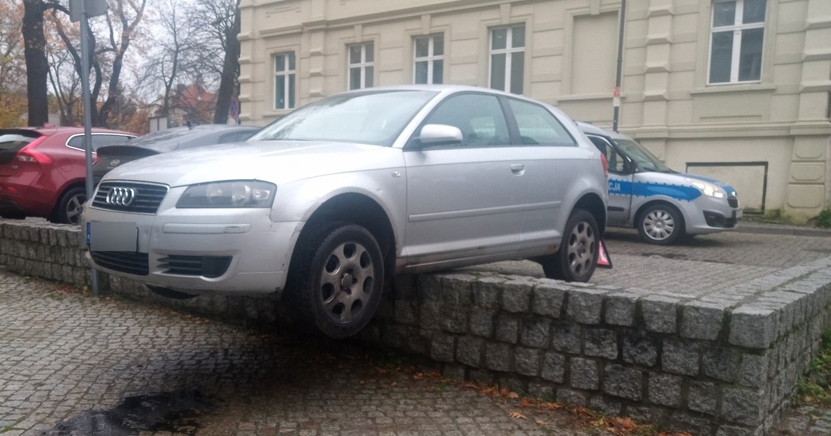 Zaparkował "na mur-beton". Ludzie śmiali się do rozpuku