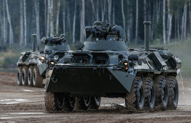 Prezydent Władimir Putin poinformował w lipcu, że eksport rosyjskiej broni w pierwszym półroczu 2016 osiągnął wartość 4,6 mld dolarów. Prezydent przekazał, że portfel zamówień rosyjskich producentów znacznie przewyższa 50 mld USD, a geografia dostaw wciąż się rozszerza.<br><br> fot. EPA / SERGEI ILNITSKY