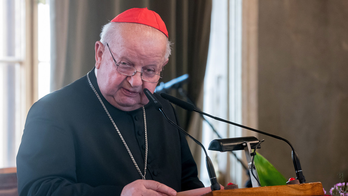 Kardynał Dziwisz broni Jana Pawła II. "Takie opinie są krzywdzące"