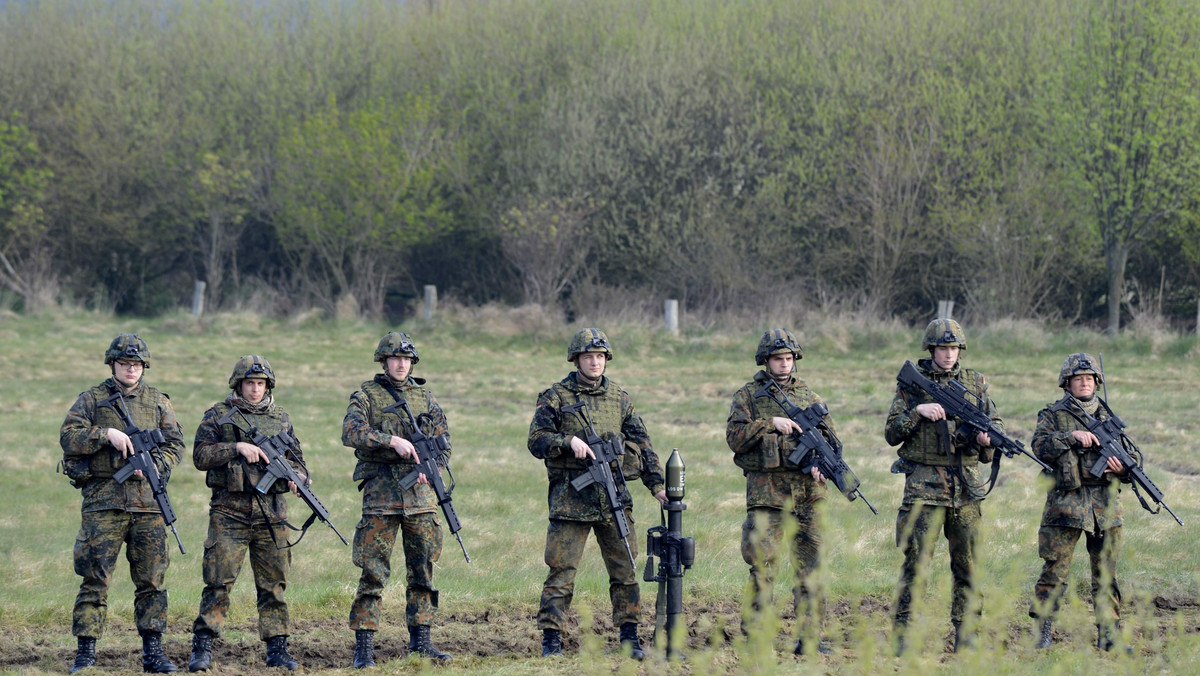 Dwie trzecie Niemców opowiada się za szybszym niż planowano wycofaniem oddziałów Bundeswehry z Afganistanu - wynika z sondażu przeprowadzonego przez instytut badania opinii publicznej YouGov na zlecenie agencji dpa.