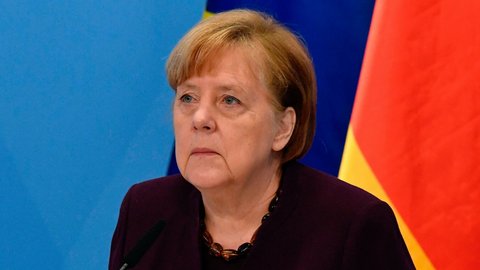"DW" zwraca uwagę, że handel Niemiec z Europą Wschodnią mocno ucierpiał w wyniku pandemii w 2020 r., ale mimo kryzysu wymiana handlowa z Polską utrzymywała się na niemal niezmiennym poziomie. 