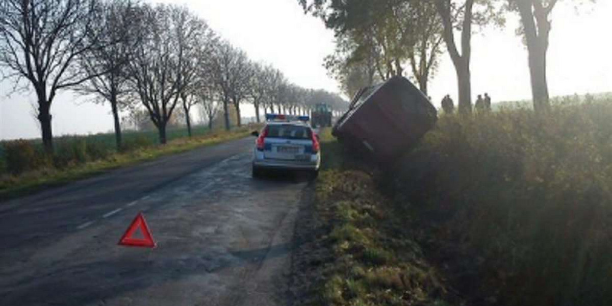 Ciężarówka zepchnęła autobus do rowu! Uciekła!