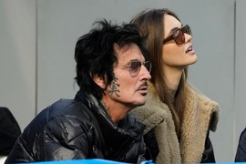 Kontroverznog bubnjara ostavila i četvrta žena: Slikao se go, pio 7 LITARA VOTKE DNEVNO, a o njegovom eksplicitnom snimku sa slavnom plavušom SVET JOŠ BRUJI