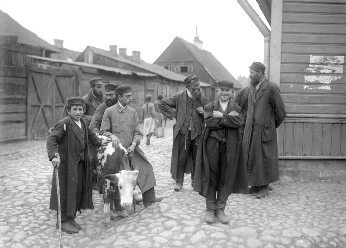 W warszawskim Domu Spotkań z Historią mozna oglądać wystawę unikalnych zdjęć stolicy z czasów okupacji niemieckiej podczas I Wojny Światowej