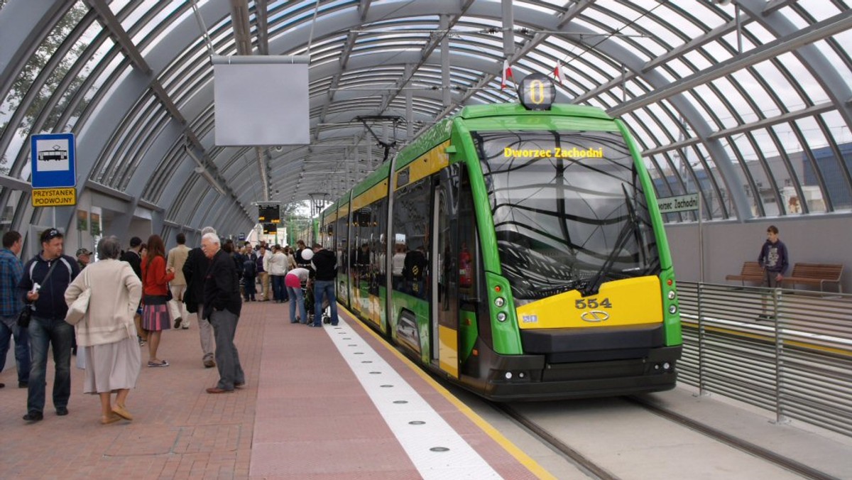 Od poniedziałku na trzy miesiące zamknięta zostanie przedłużona trasa PST od ulicy Głogowskiej przez Zachodnią, Dworzec Zachodni do Mostu Teatralnego. Tramwaje linii nr 12 i 14 aż do połowy maja będą jeździć objazdem przez ul. Roosevelta. Zmiany mają związek z budową przystanku PeSTki pod Rondem Kaponiera.