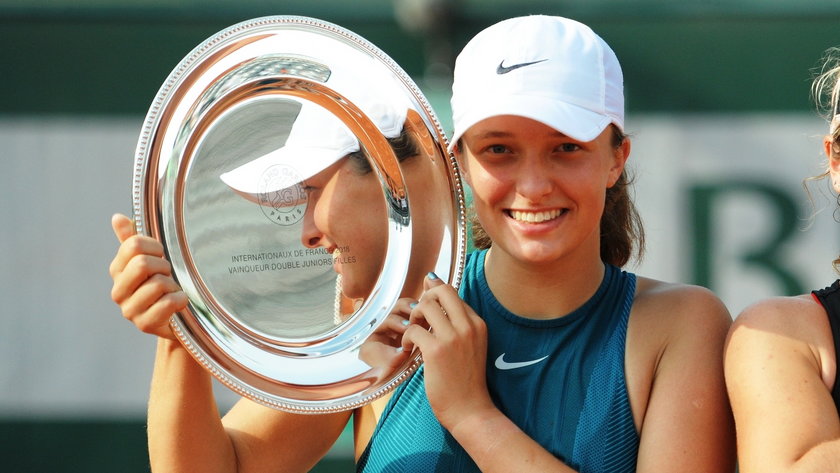 Iga Świątek w 2018 roku wygrała juniorski turniej debla na French Open rozgrywanych na kortach imienia Rolanda Garrosa w Paryżu