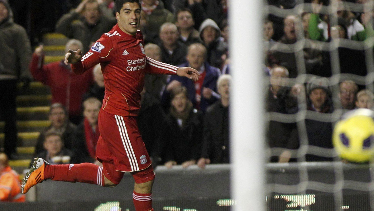 Luis Suarez zaliczył świetny debiut w barwach Liverpoolu. Urugwajczyk strzelił gola, a jego zespół pokonał Stoke City 2:0. - On nawet nie wziął jeszcze udziału w żadnym treningu - zdradził po spotkaniu Kenny Dalglish.