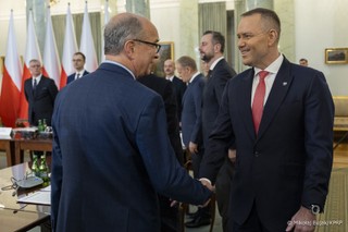 Nawrocki gra Czarzastym przeciw Tuskowi