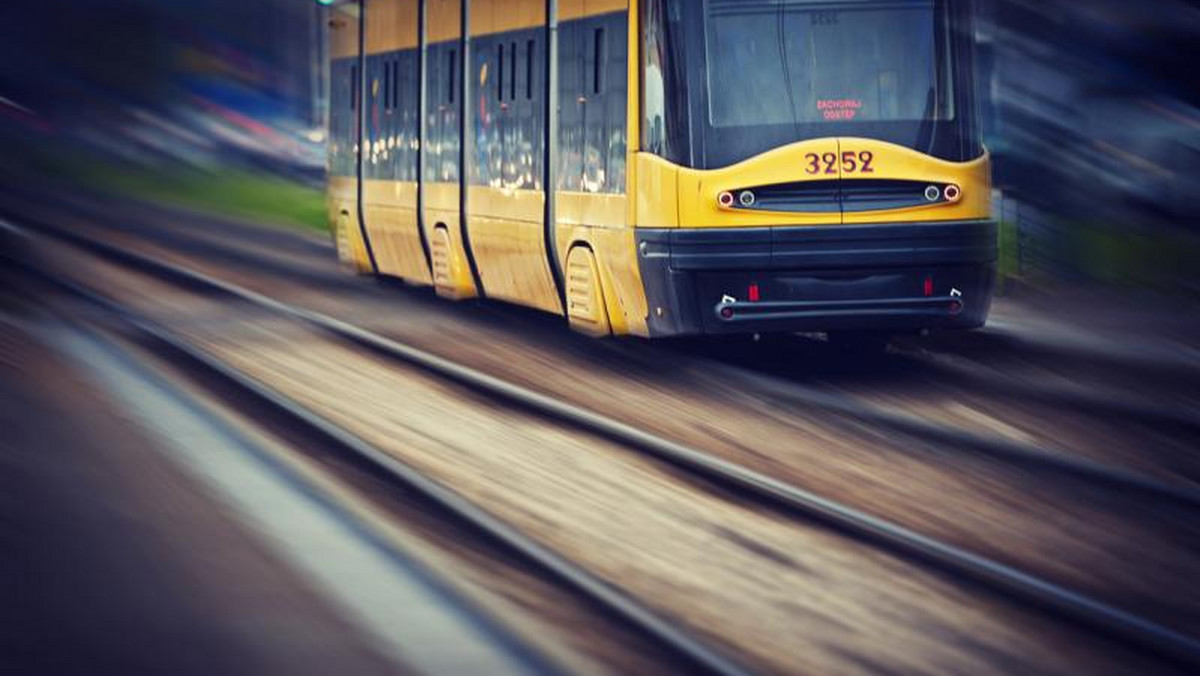 Kursuje między Wolą a Żeraniem. W stolicy uruchomiona została dodatkowa linia tramwajowa - 40. Dzięki niej pasażerowie, po zamknięciu dla ruchu torowiska na ul. 11 Listopada i Czynszowej, mają do dyspozycji więcej tramwajów jeżdżących al. Solidarności.