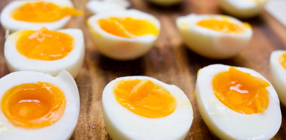 Ile gotować jajka na twardo? Skuteczne porady na idealną płynność i miękkość 