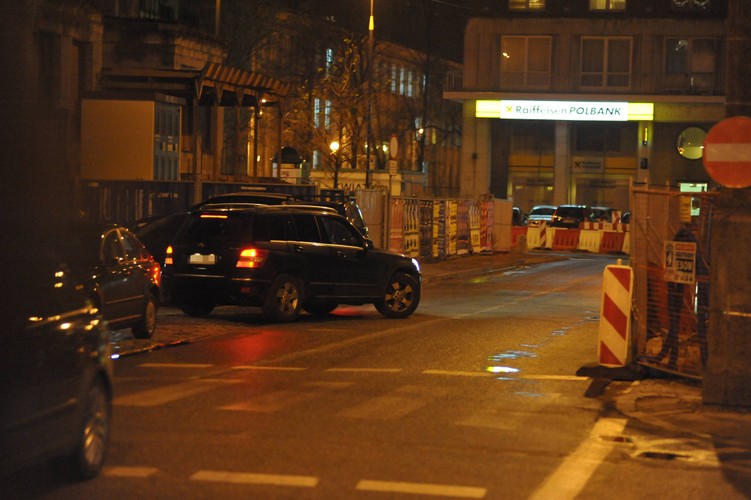 Adam Hofman za kierownicą