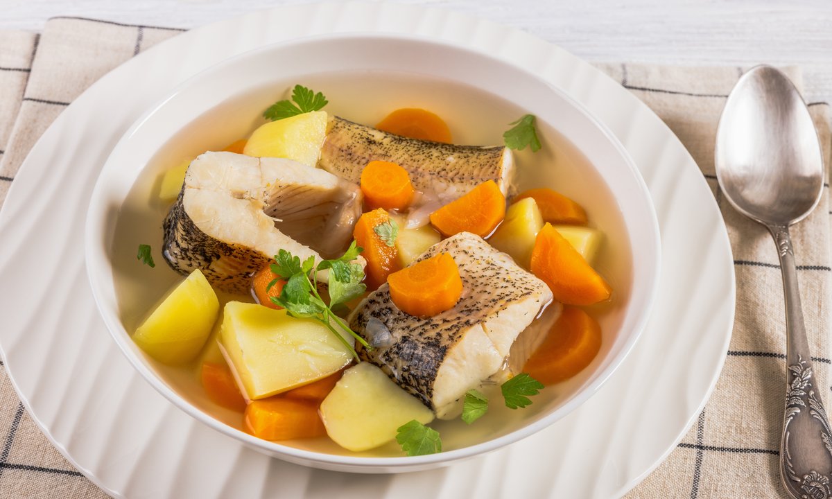 Polacy częściej powinni jeść tę rybę. Wspiera serce i tarczycę