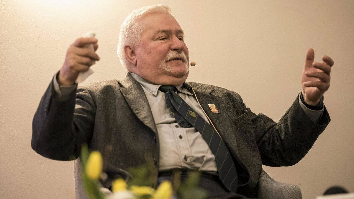 Lech Wałęsa uważa, że w Polsce powinny odbyć się jak najszybciej wybory. - Nie wierzę, że PiS mógłby znów wygrać - stwierdził w programie "Prezydenci i Premierzy na antenie Polsat News. - Jako pierwszy ostrzegałem przed wojną domową, jesteśmy jej bardzo blisko - ocenił były prezydent.