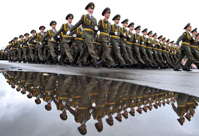 Białoruska armia podczas parady z okazji Święta Niepodległości