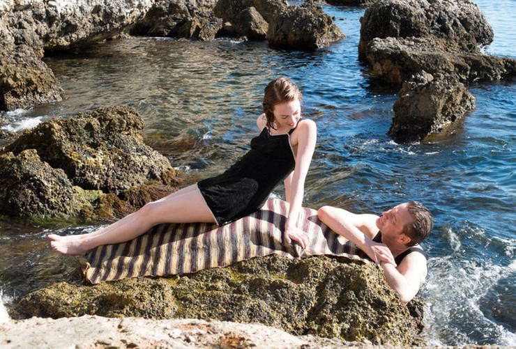 Emma Stone i Colin Firth w filmie "Magia w blasku księżyca"