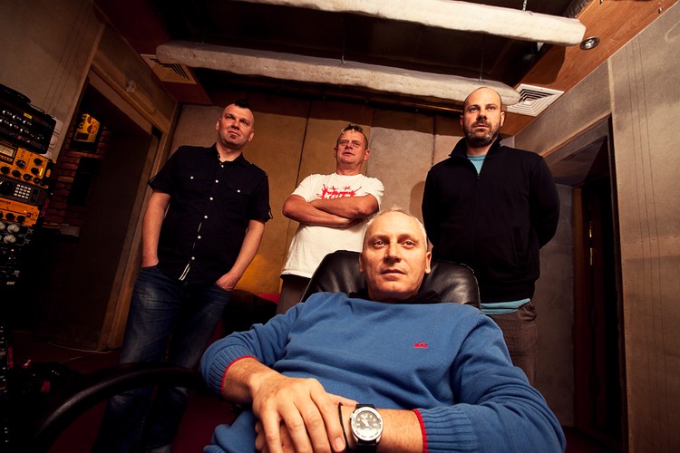 Kult wydaje 'Prosto'